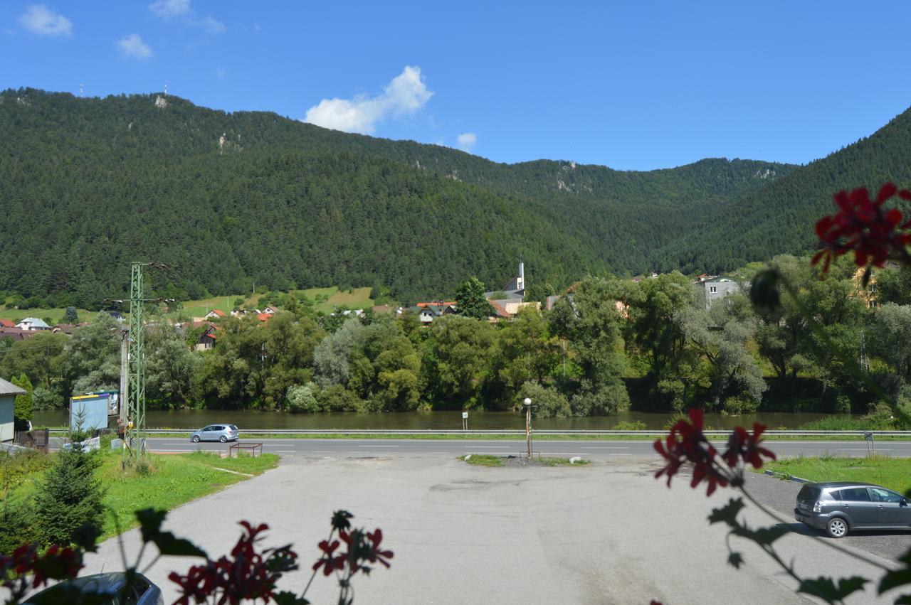 Motel Gombas Exteriör bild