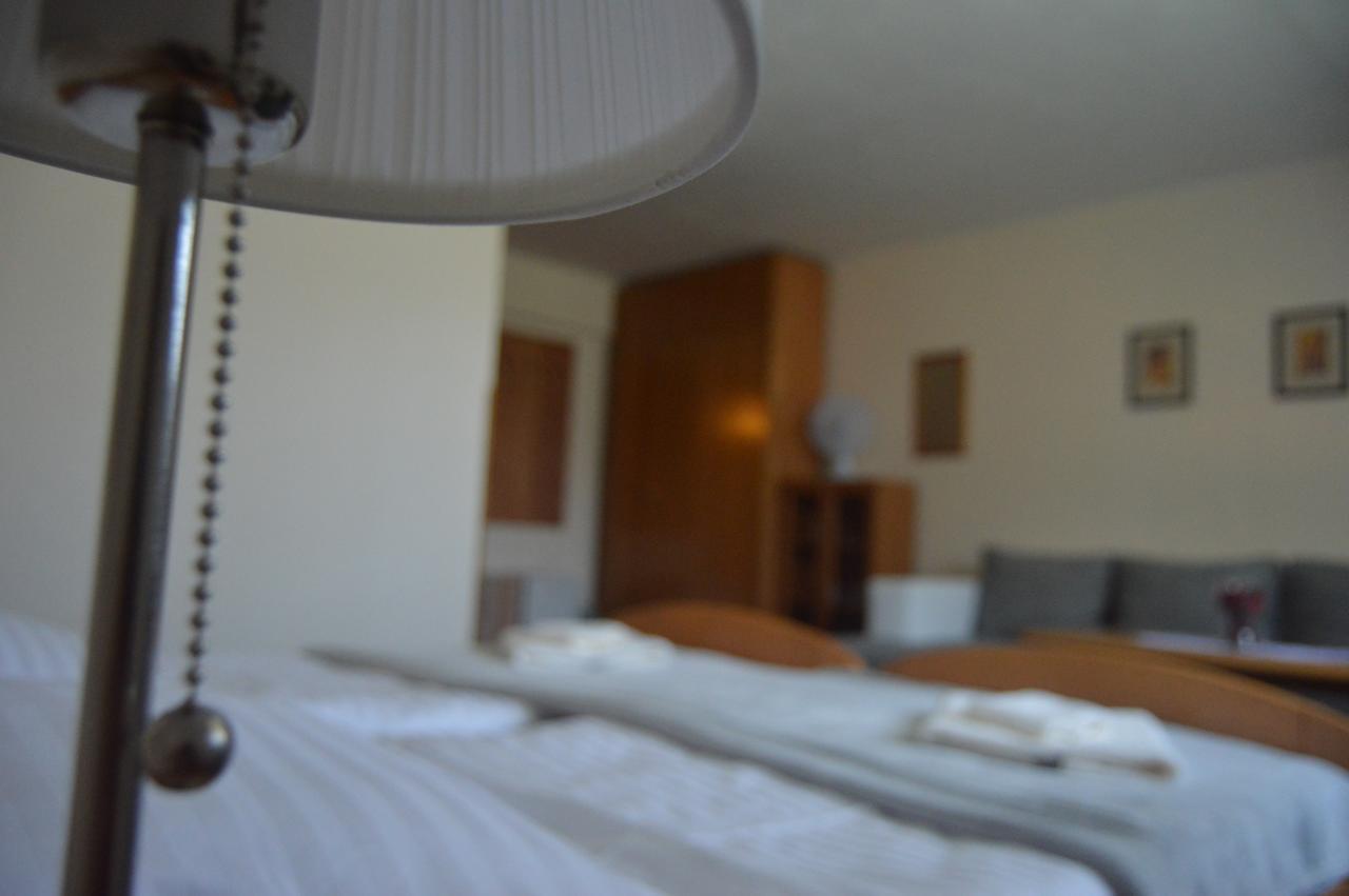 Motel Gombas Exteriör bild