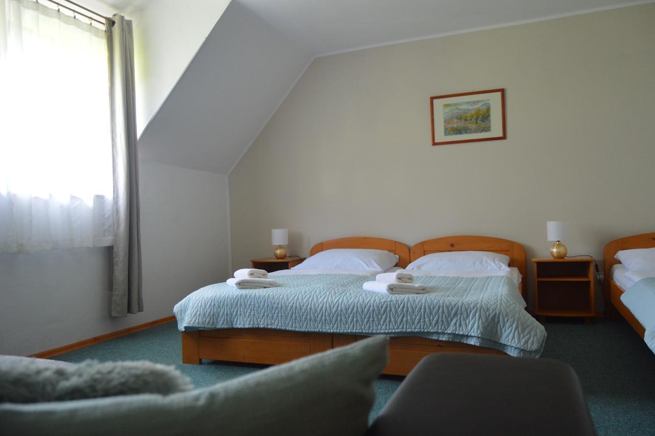 Motel Gombas Exteriör bild