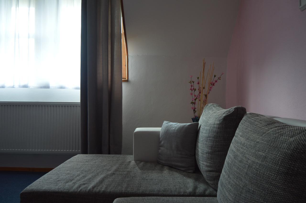 Motel Gombas Exteriör bild
