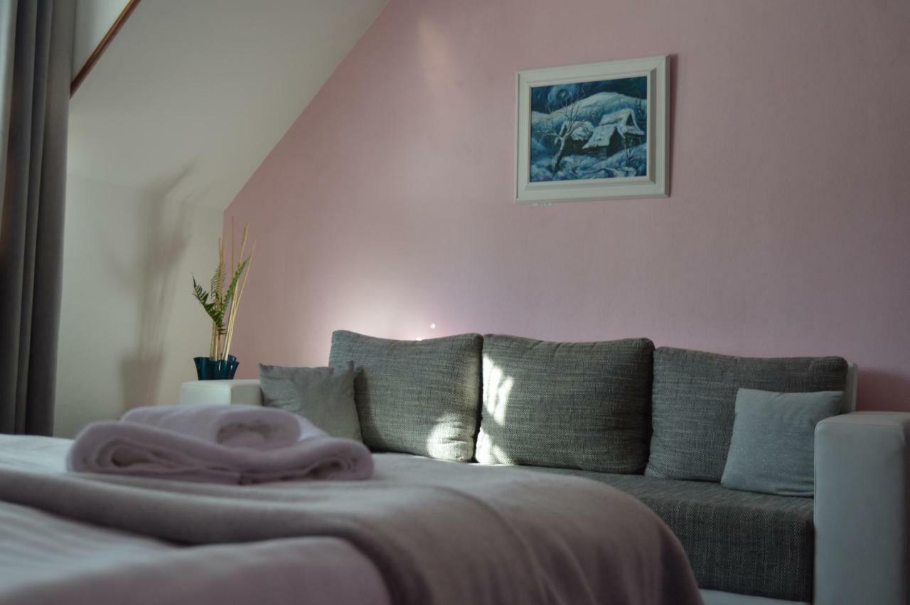 Motel Gombas Exteriör bild